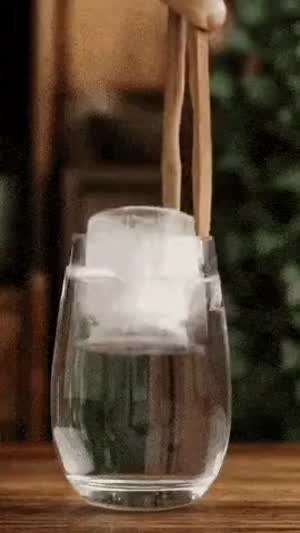 부왁 커피 한잔 주세요