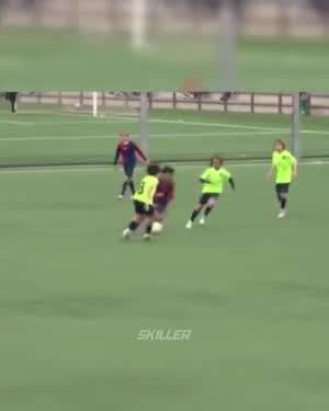 현재 FC바르셀로나 유스의 11살 일본인 니시야마 신타.gif