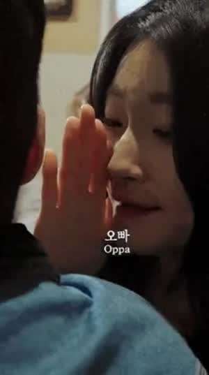 "오빠, 여기 재미없죠? 나가실래요?"