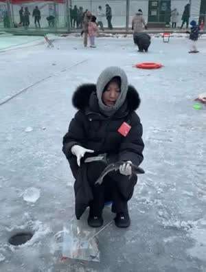 목숨걸고 도망친 핸드폰이 잡혀옴.