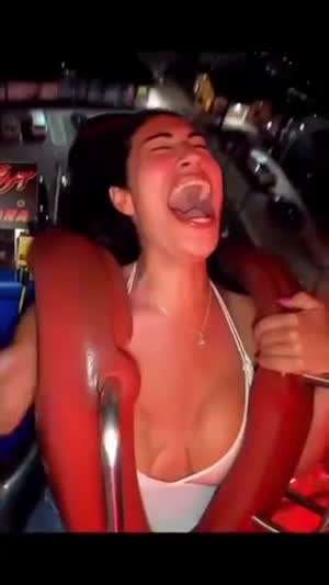 터질 듯 커져버린 누나의 에어백