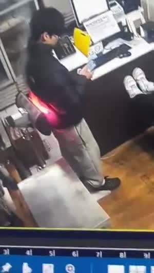 패딩입어도 춥길래.gif