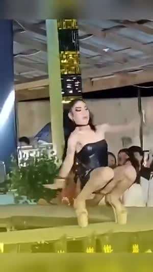 패션쇼 실수 장면들