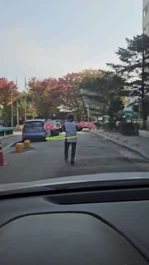 출근하다 만난 미친 아지매
