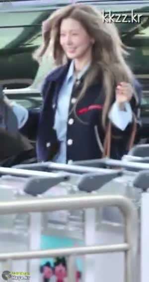 밀라노 가는 아이들 미연 공항 미모