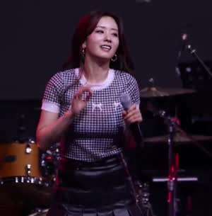 비수기에는 더 글래머인 에이핑크 보미 브라 비치는 체크 반팔티.mp4