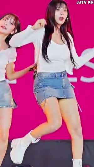 라잇썸 초원 묵직 볼륨감 흰티 청치마