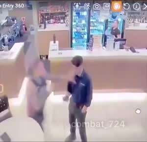 복싱 실력으로 진상고객 제압