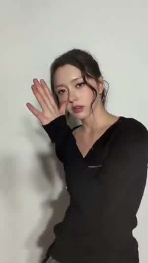 피프티피프티 문샤넬