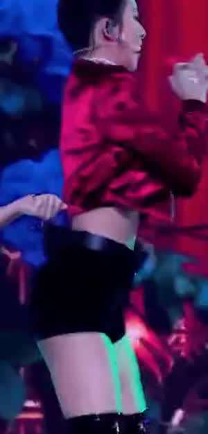 똥머리 레드벨벳 슬기 검정핫팬츠 롱부츠 엉덩이 내밀고 통통 튕기기