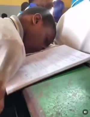 선생님이 너 칠판 지우래~