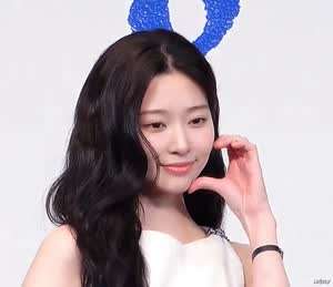 김민주 샤이닝 제작발표회 . GIF