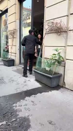 살짝 뛰는 에스파 카리나 흰티 가슴 출렁