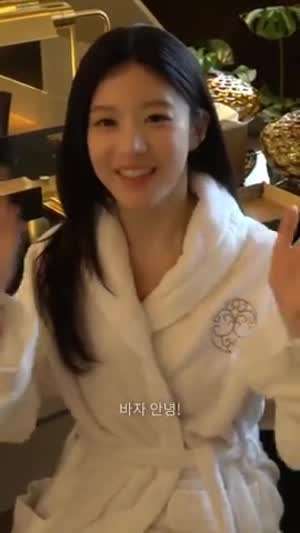 고윤정 BAZAR