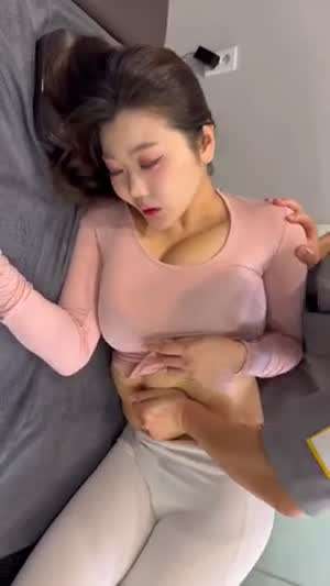 뱃살 밀리고 뿅가는 그녀