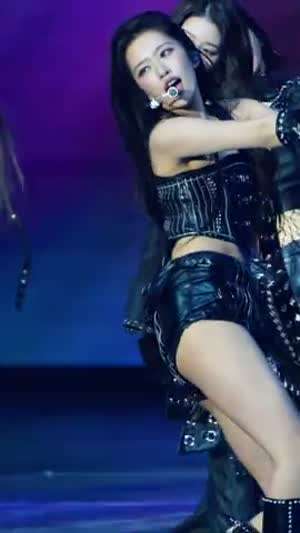 허리 돌리는 가죽핫팬츠 아이브 안유진
