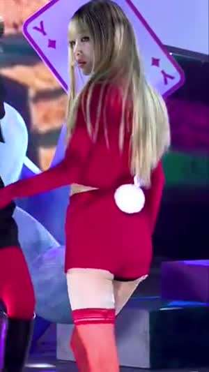 올레드 최예나 토끼꼬리 달린 빨간 핫팬츠 엉밑살 야한 스타킹.mp4
