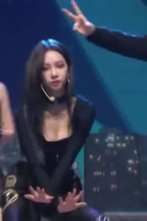 파인 밀착 티 에스파 카리나