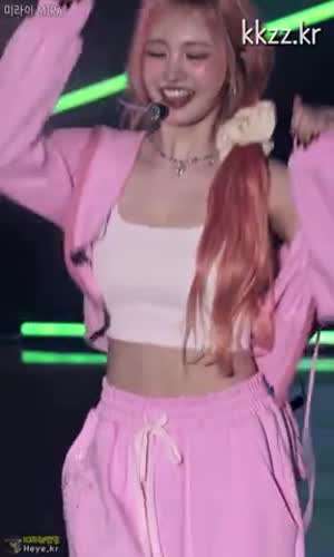 민소매 크롭 아이브 리즈