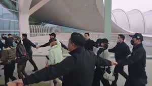 하츠투하츠 공항 경호상태.mp4