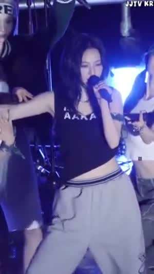 검정 나시 트레이닝복 바지 묵직 가슴 출렁 에스파 카리나.mp4