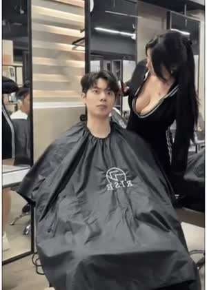 가슴 참아내기.gif