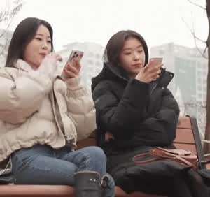야 니 남친 걸어간다.gif