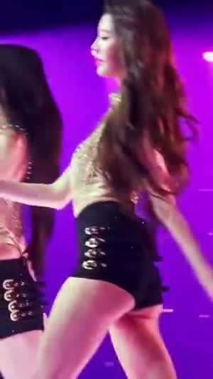 [아이브] 장원영 실제 엉벅지 수준 ㄷㄷ..gif