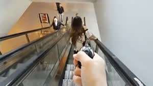 리모컨으로 조종 가능한 여친.gif