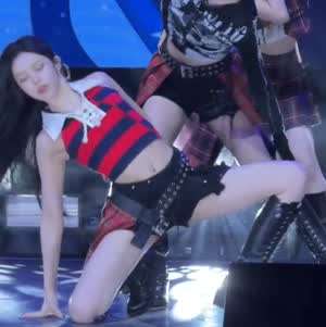 무릎 앉은 채로 쩍벌리고 꿀렁대는 이안 검정핫팬츠 내전근 허벅지.mp4