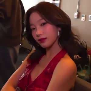 끼부리는 르세라핌 카즈하.gif