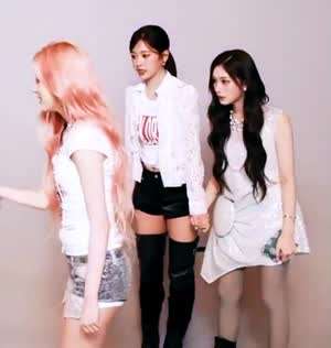 옆에서 게임 참여중인 아이브 이서.gif