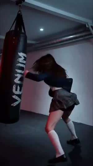 1 여고생 = 2 특수부대원