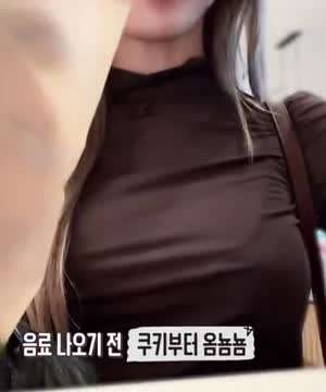 문화 생활 즐기는 아이들 미연 속옷 살짝 비치는 긴팔티