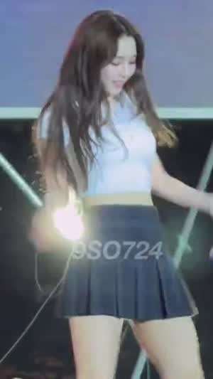 퉁퉁 튕기는 에스파 카리나