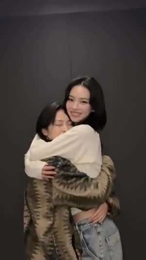 ITZY 류진,에스파 카리나