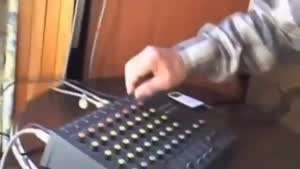76세에 전자음악을 만들기 시작한 일본 농부.gif