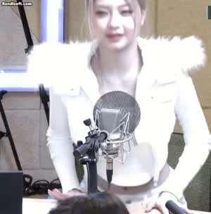 [키키] 일어서는 하음.gif