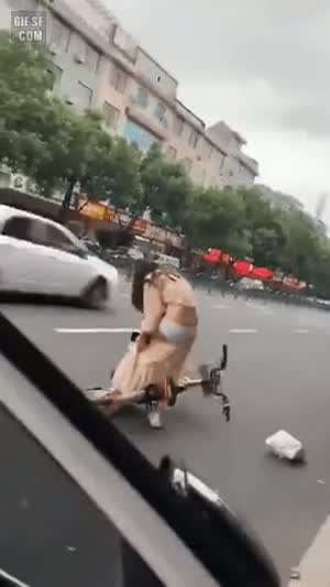 치마입고 자전거타면 안되는 이유