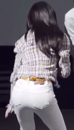 검정 생머리 아이유...백바지 엉덩이 뒤태.mp4