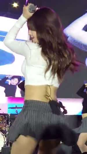 대학 축제 전소미 봉긋 흰티 가슴 드리블.mp4