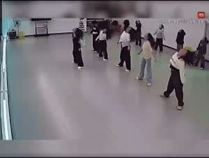 댄스학원 대참사.gif