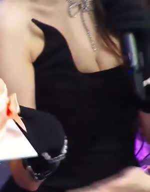 생방송 카메라에 잡힌, 아이브 장원영 ㄷㄷ