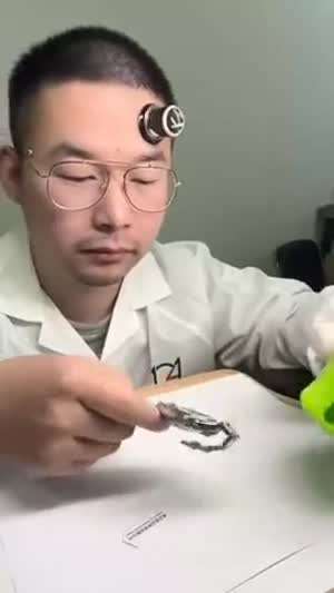 시계 수리 작업