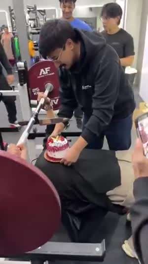 dumb gym people
