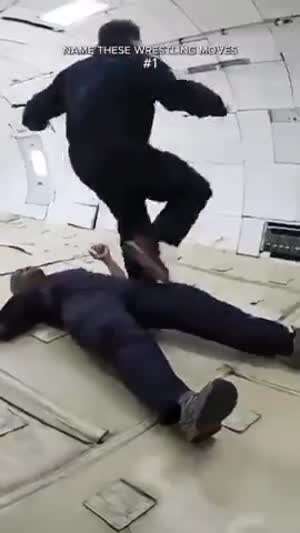 무중력 상태에서 하는 레슬링