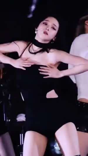 옆구리 뚫린 블랙 모노키니 에스파 카리나 탄탄한 허벅지 (2) (스압)