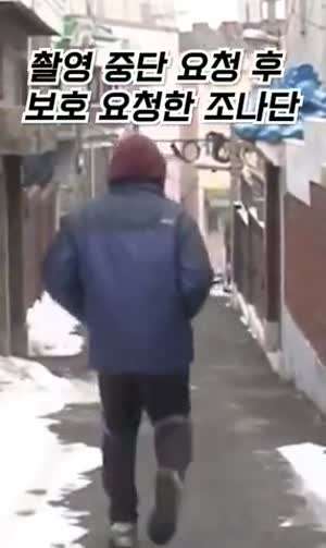 골목 개 보고 무서워하는 중학생 조나단