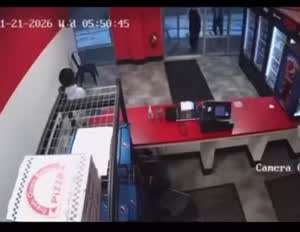 해외 커뮤에서 초사이언이라고 화제인 여자.gif
