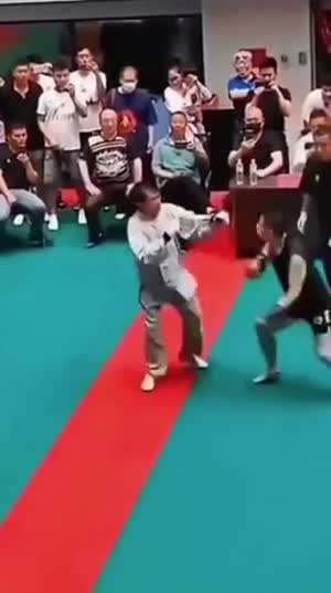 쿵후 고수 vs UFC 경력 1년